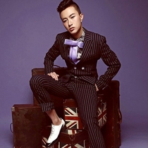 Performance host studio suit Korean version of slim suit Studio men groom groom best man performance suit black and white stripes