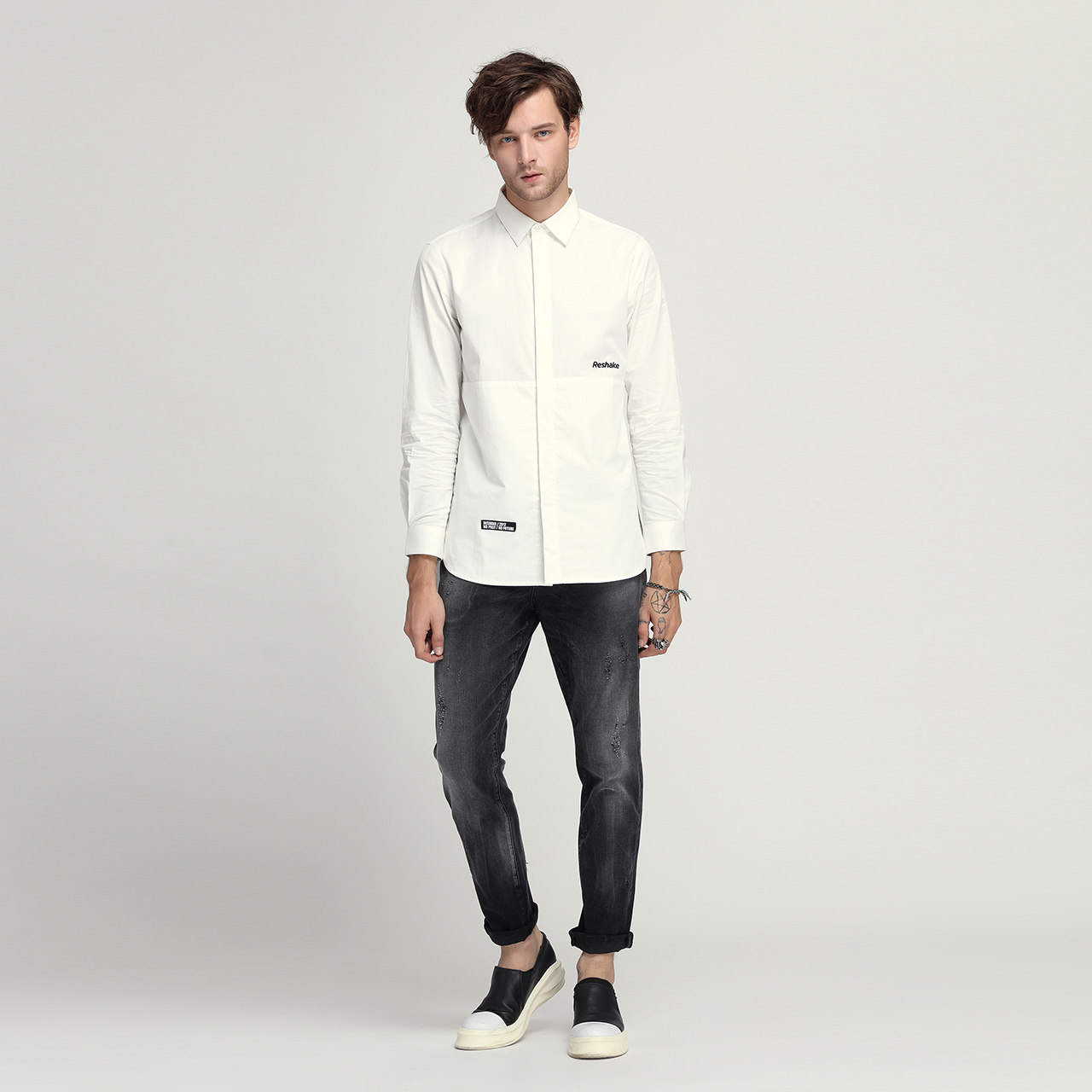 reshake华菲型格2017春新品简约休闲白色衬衫字母上衣男士潮