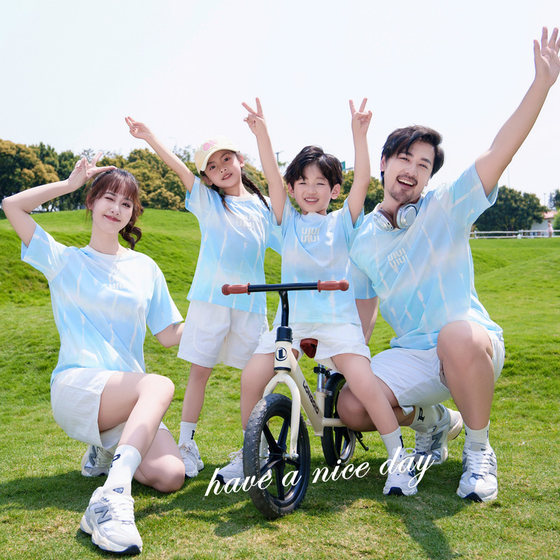 Parent-child outfit 2025 new summer short-sleeved T-shirt family three kindergarten activity beach vacation set
Parent-child outfit 2025 new summer short-sleeved T-shirt family three kindergarten activity beach vacation set