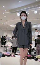 Grey summer suit female fashion temperament 2023 new active age sun sun sun - sun - sun - sun - shirt two pieces of female suit