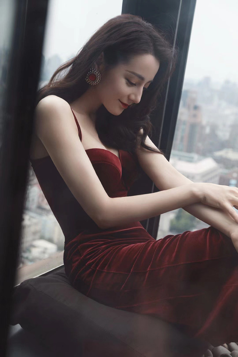 泰国潮牌女22春夏新款轻奢名媛ol气质优雅高贵礼服宴会丝绒连衣裙