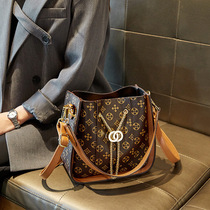 ITSK women bag 2021 New Tide large capacity shoulder Hand bag bag female versatile niche design crossbody bucket bag