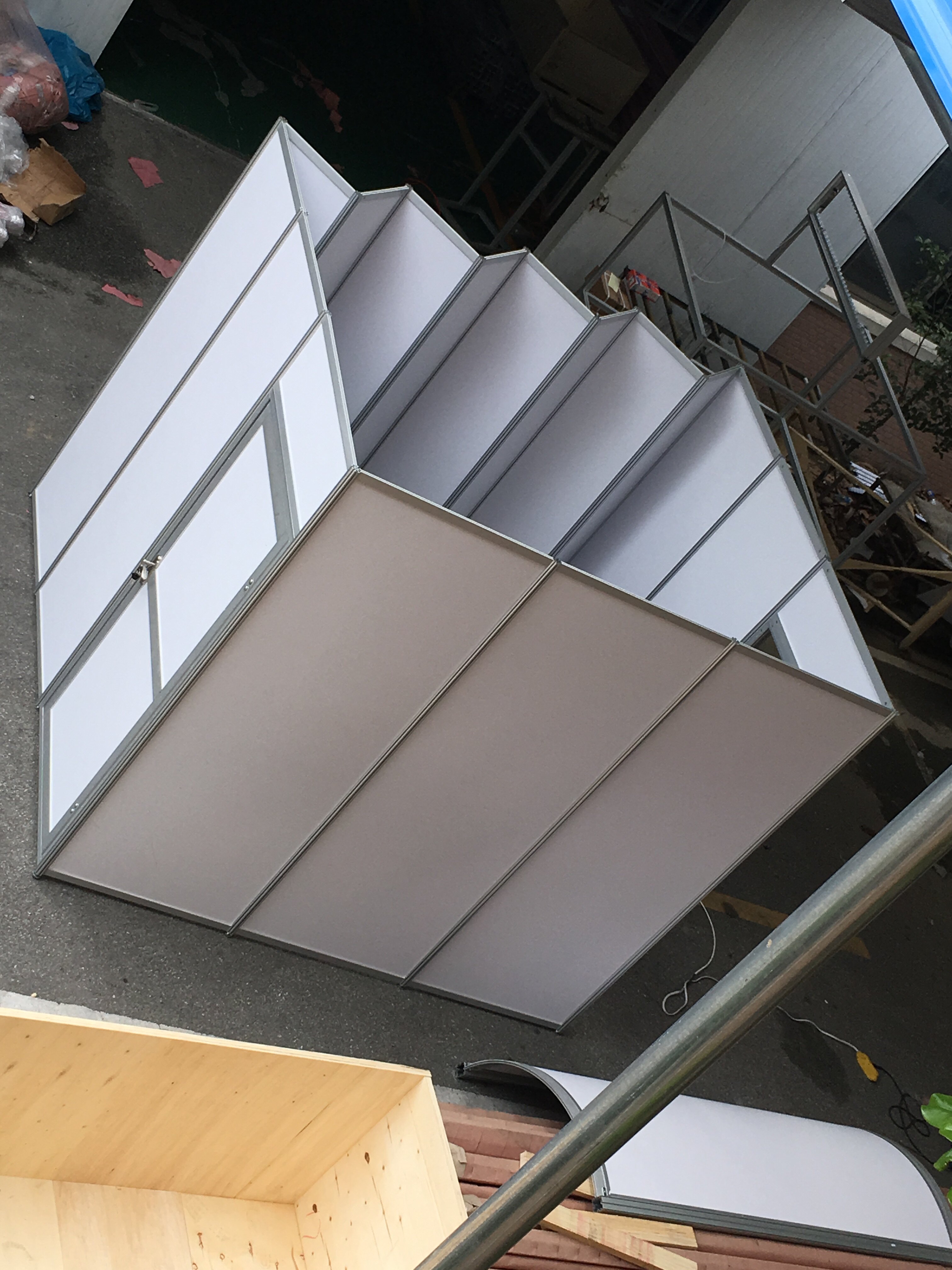 八棱柱展板特装展位展览拆装安全门铝合金门折叠展板特装定制