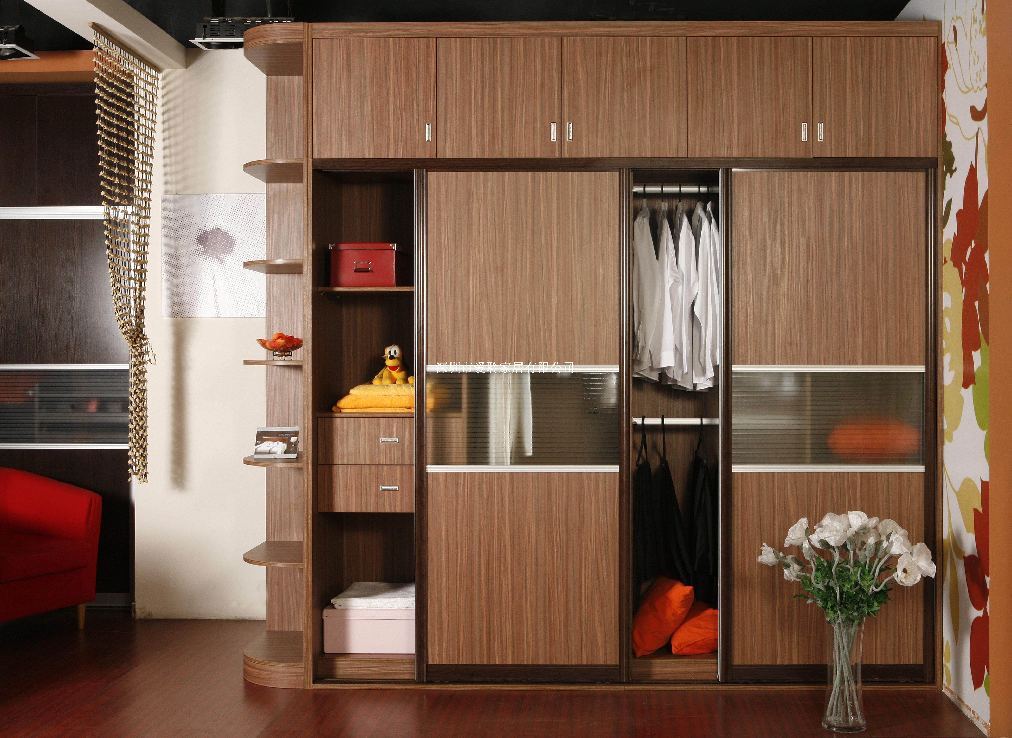 卧室衣柜并非越大越好这样选衣柜才实用