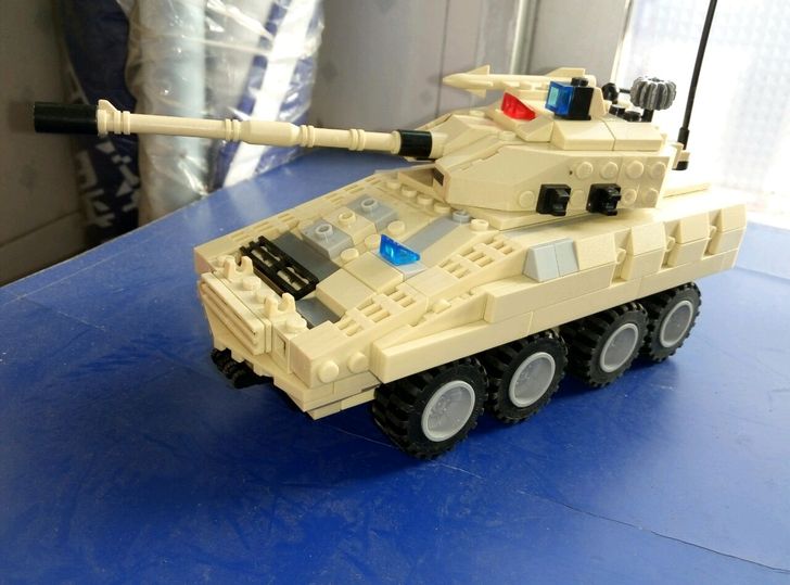 乐高末日装甲车