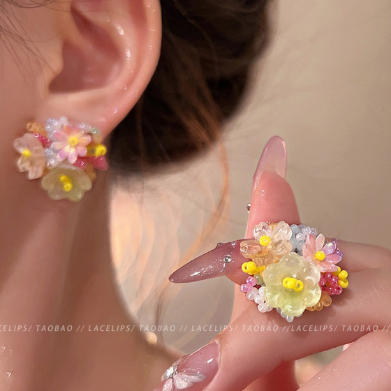 Yu Shuxin의 동일한 휴가 스타일 여성을위한 3 차원 꽃 귀걸이 2025 New Dopamine Spring and Summer Bed Earrings Yu Shuxin의 동일한 휴가 스타일 여성을위한 3 차원 꽃 귀걸이 2025 New Dopamine Spring and Summer Bed Earrings