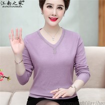 Mom long-sleeved t-shirt 2021 new middle-aged sweater womens autumn and winter loose V-neck wool base shirt for the elderly