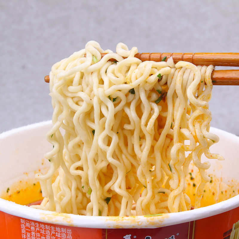 康师傅劲爽香辣牛肉面12桶整箱速食方便面泡面拉面小吃零食品