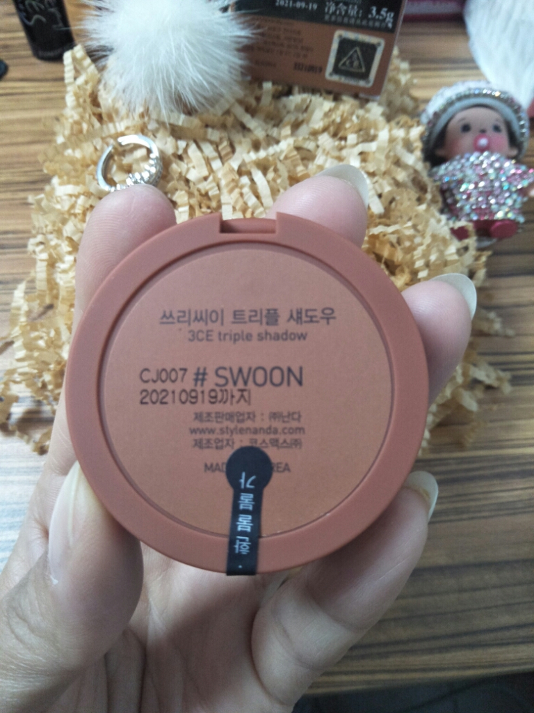 3CE韩国三色眼影-珠光南瓜色是正规厂商生产的吗?效果好吗?亲自使用后评测,第4张 3CE韩国三色眼影-珠光南瓜色是正规厂商生产的吗?效果好吗?亲自使用后评测,第4张