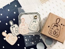 Flowers and wind and wind with joy out of the Rabbit Courtesy Little Bear Cute fingertips Fingertips Fall Pen Wooden Seal