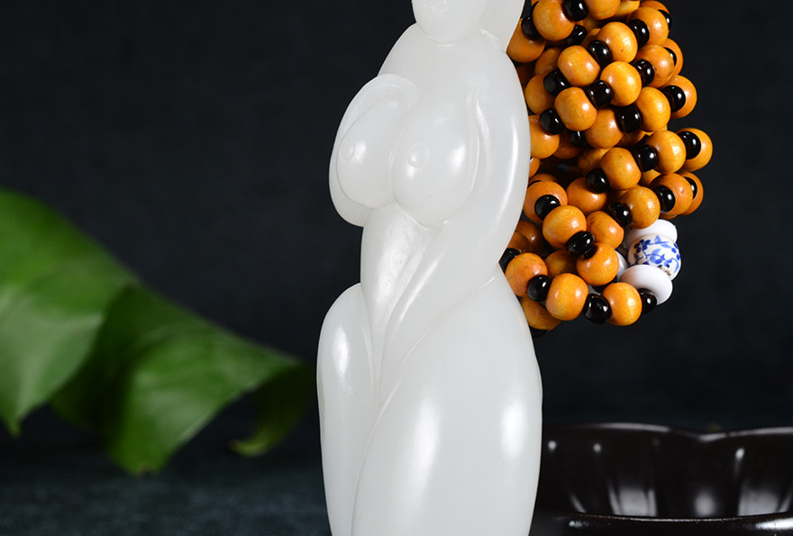 苏工雕 刻画传神【闭月羞花】和田玉羊脂白玉美女挂件70克