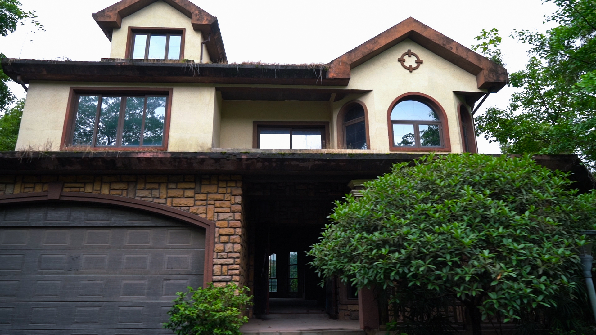 重庆市九龙坡区含谷镇西郊庄园小区 五套独栋别墅推介