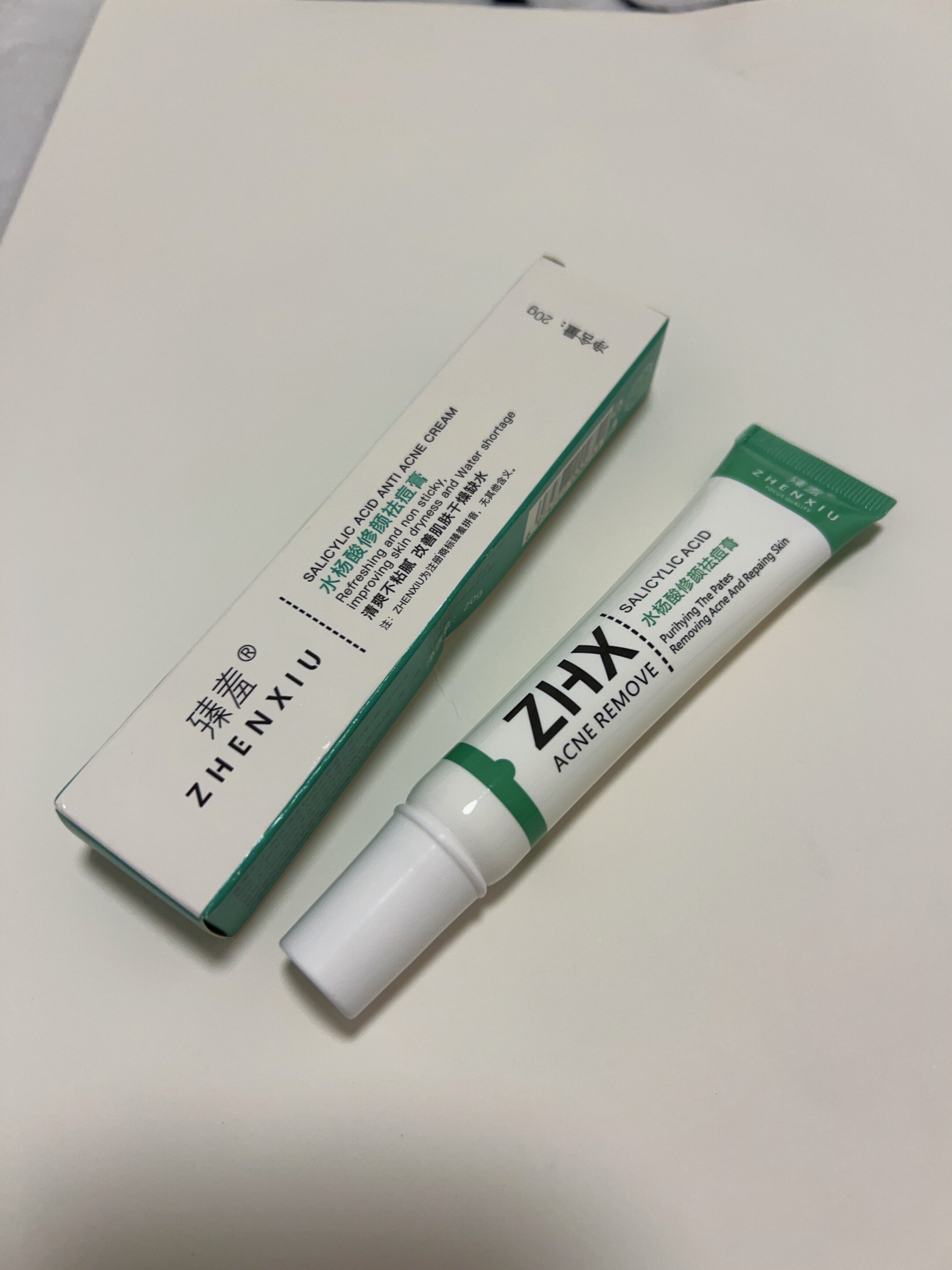 这款祛痘印效果很好👍小巧包装方便携带,整体气味不刺激,膏质很水润