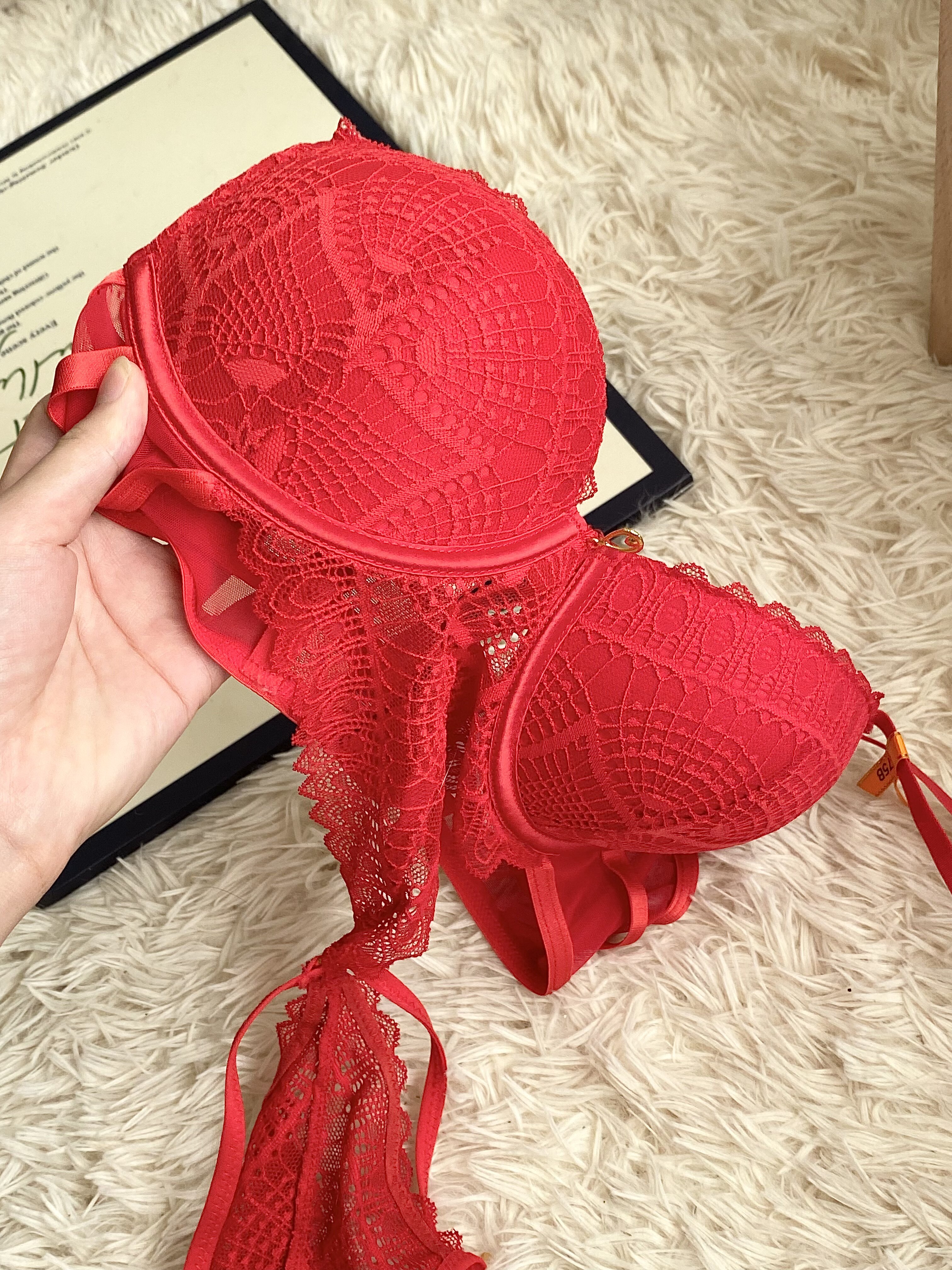 蕾丝连体衣内衣女性感深v小胸聚拢镂空显瘦新年本命年红色文胸罩