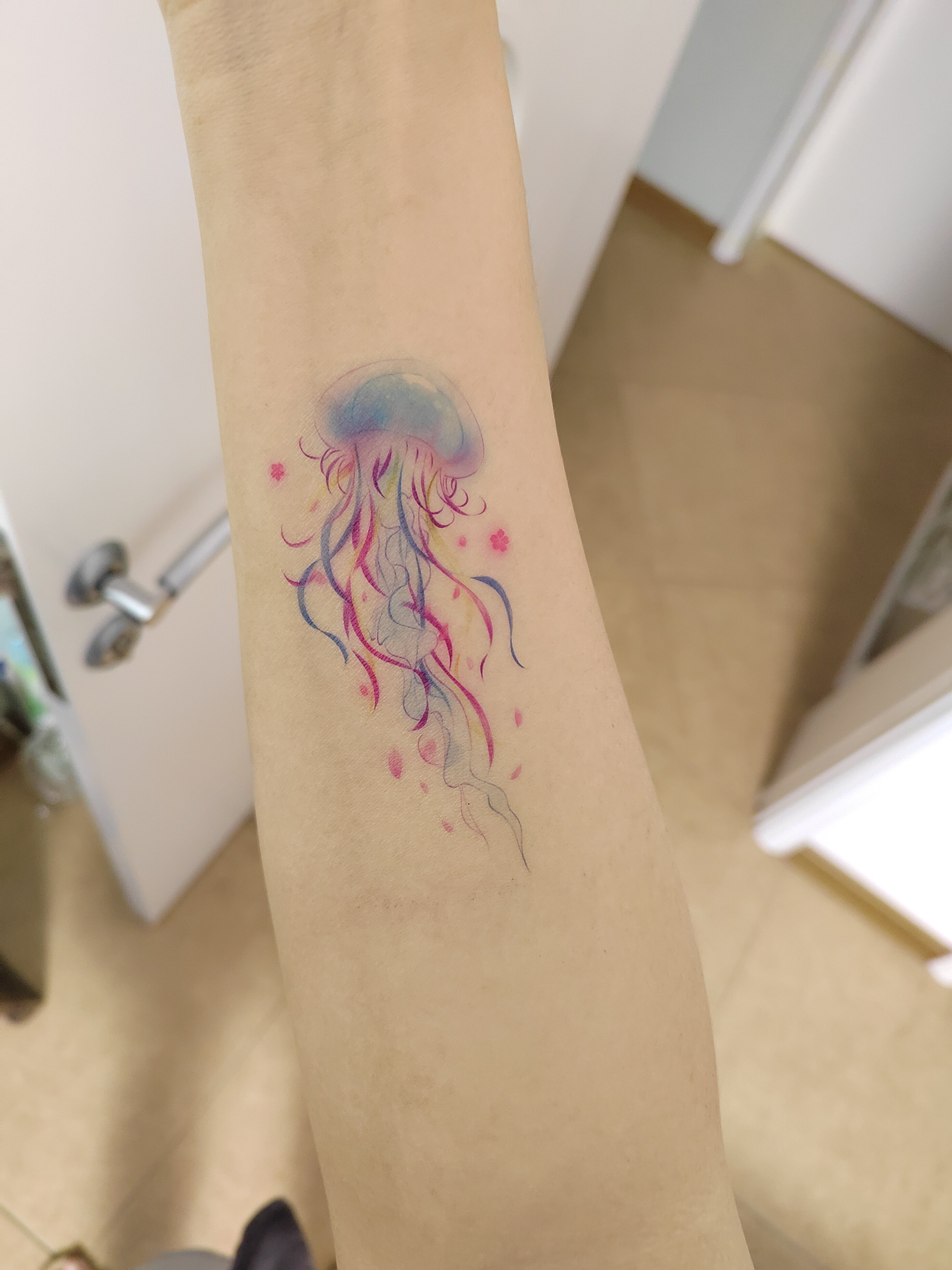 她画 蓝色水母 彩色纹身贴防水持久女手臂ins风高级感彩绘贴纸