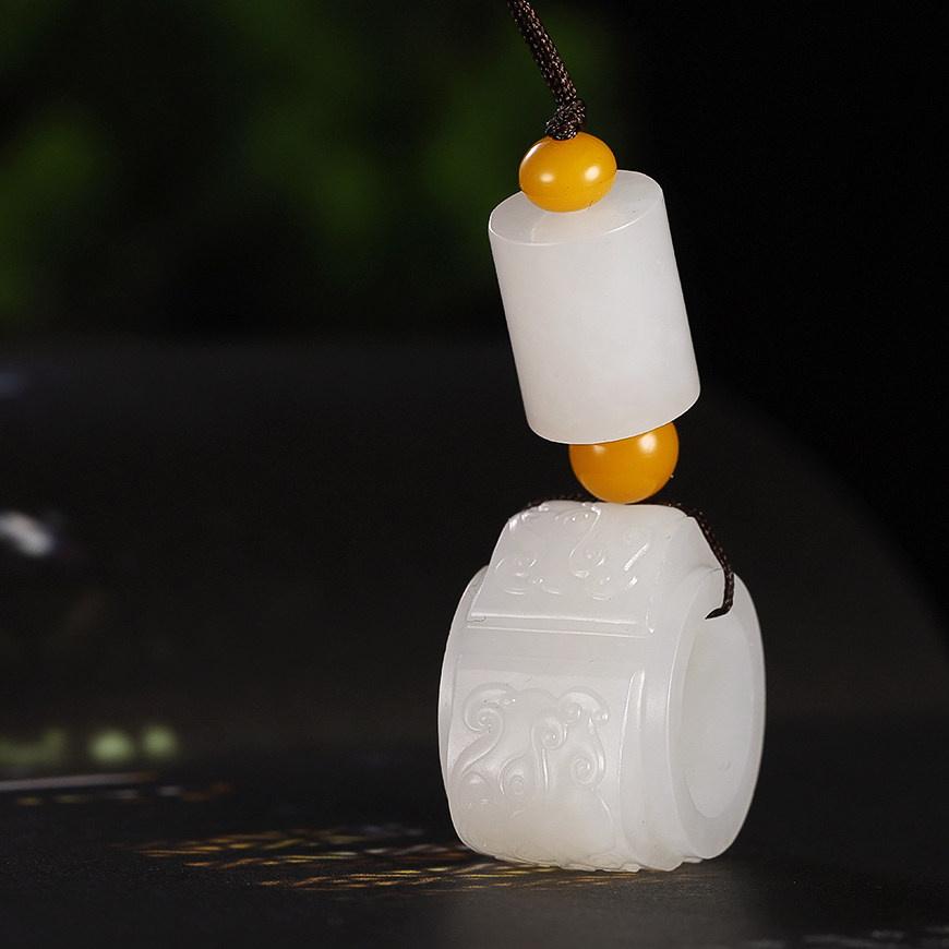 省级玉雕大师乔鑫作品新疆和田玉素面简约玉琮吊坠22克守护小挂件