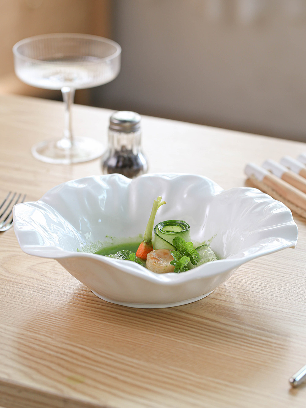 凉菜盘商用异形白色陶瓷褶皱沙拉盘子菜盘酒店饭店专用冷菜盘汤盘