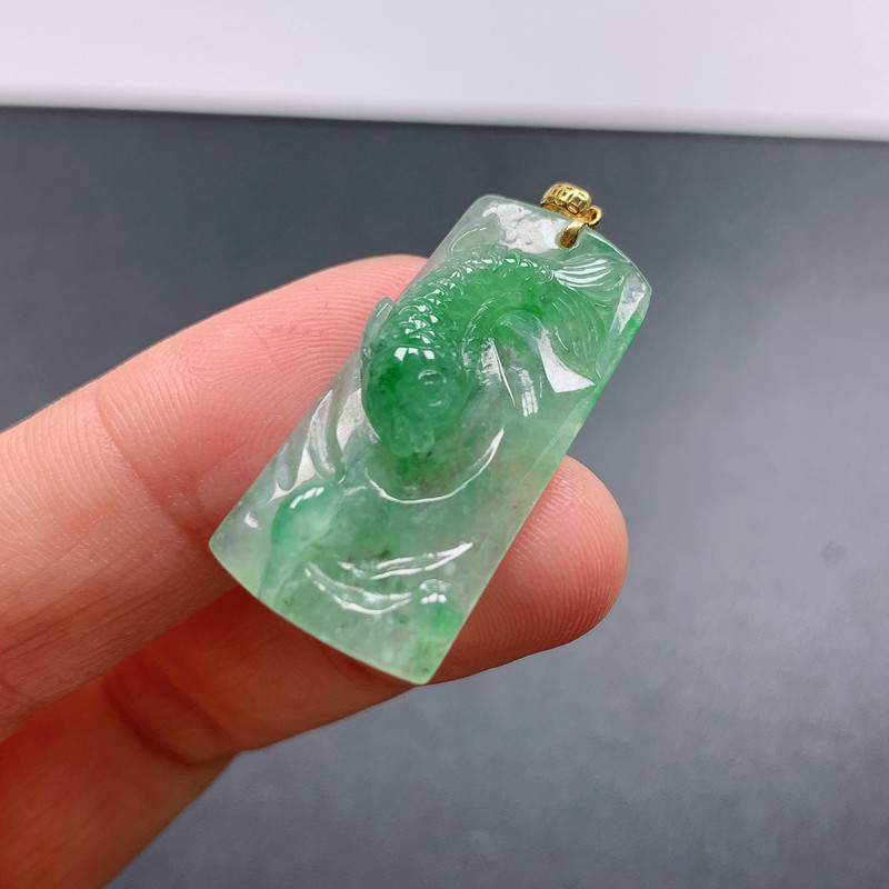 18k金镶翡翠玉飘绿如鱼得水年年有余金鱼缅甸天然a货吊坠4.47gpp