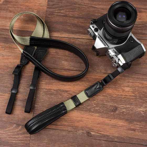 Fuji 마이크로 단일 카메라 숄더 스트랩 XT20 XT30XT3 XT4 XT4 XT50 XS20 COWHIDE 매달린 목 로프 스트랩에 적합합니다. Fuji 마이크로 단일 카메라 숄더 스트랩 XT20 XT30XT3 XT4 XT4 XT50 XS20 COWHIDE 매달린 목 로프 스트랩에 적합합니다.