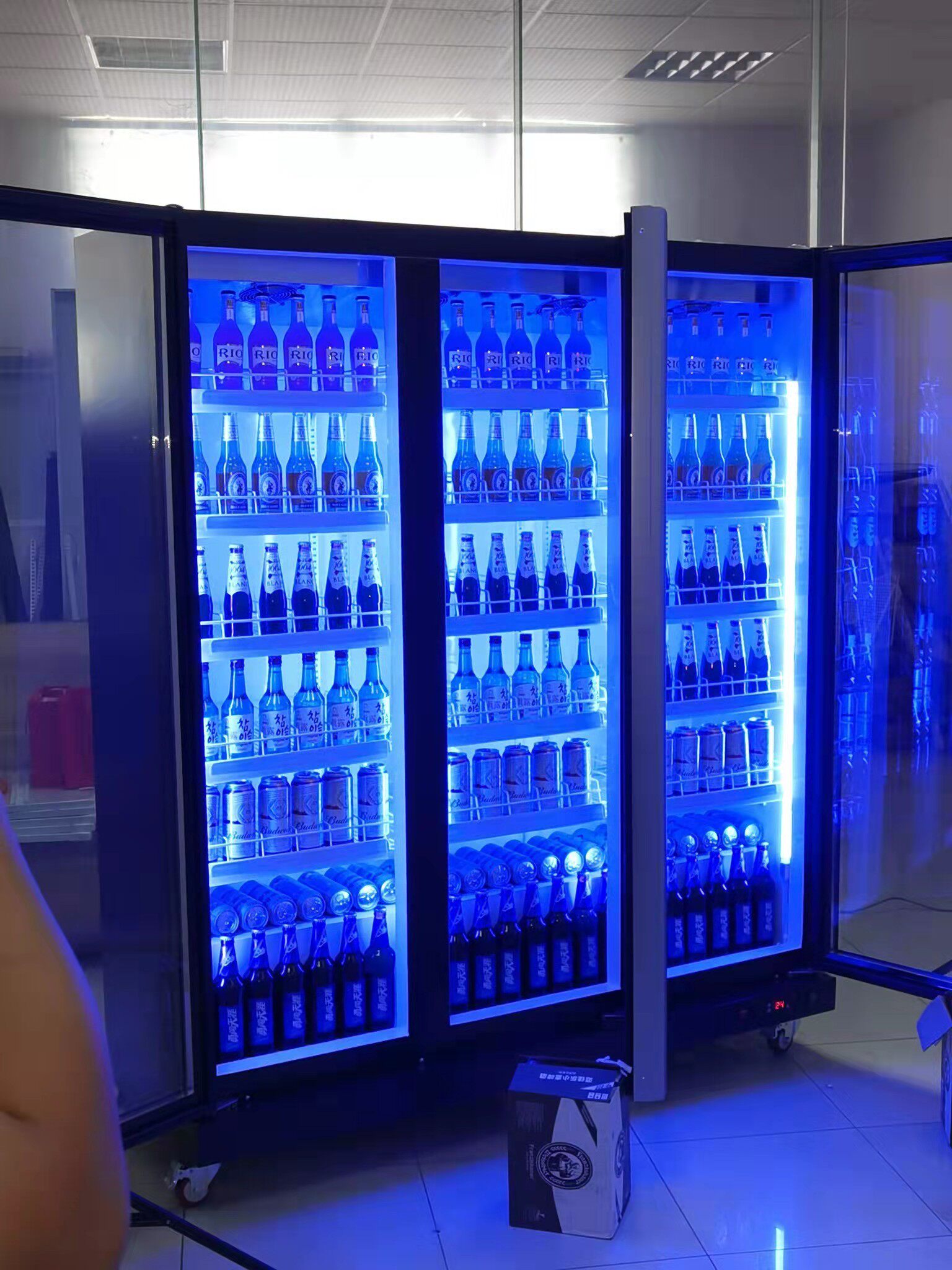 冰仕特网红啤酒饮料酒水冷藏展示柜冰箱商用冰柜酒吧酒柜立式风冷