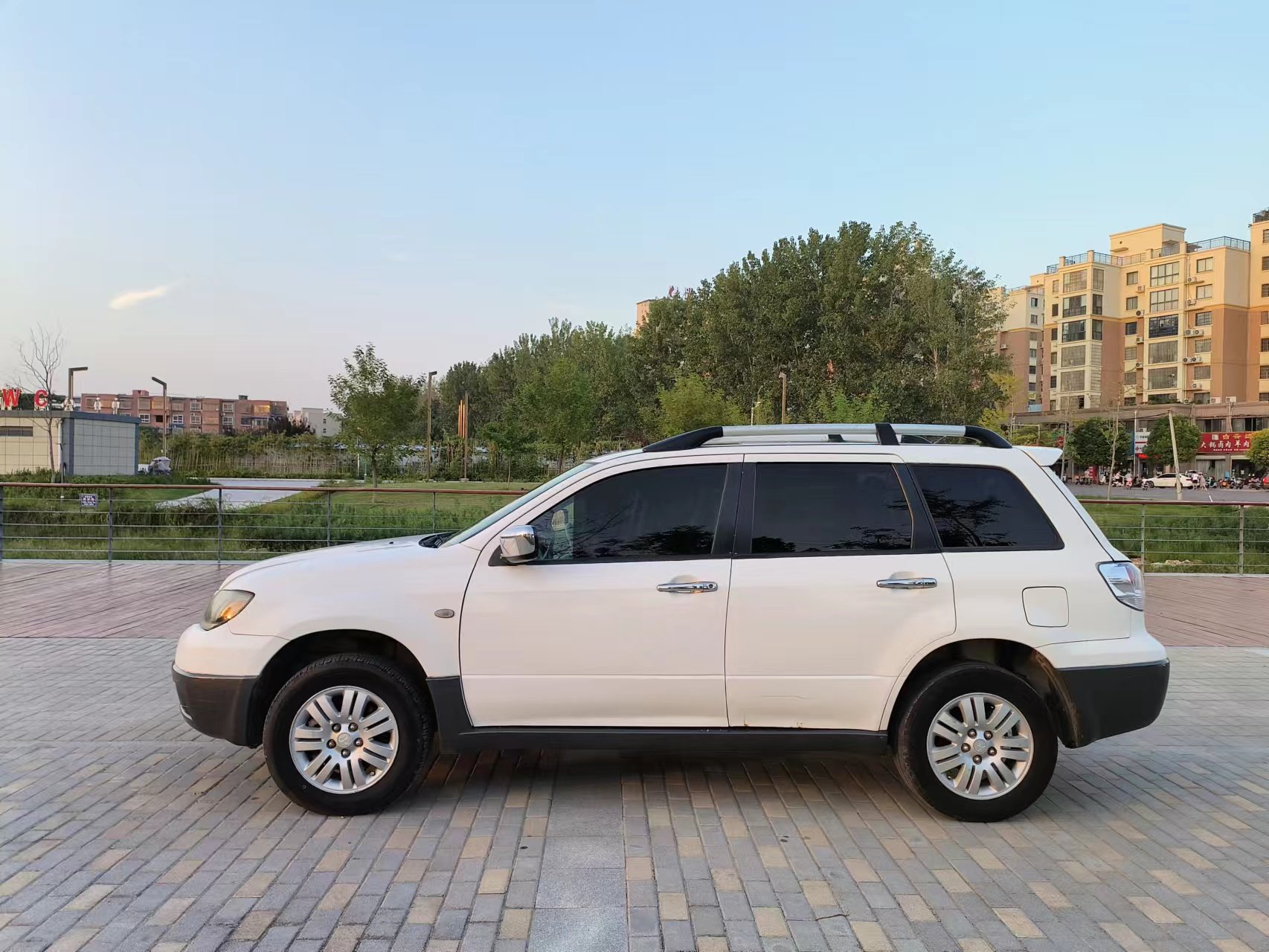 北京奔驰-戴克 欧蓝德天窗 4驱awd小型越野 精品车可过户 - 资产处置