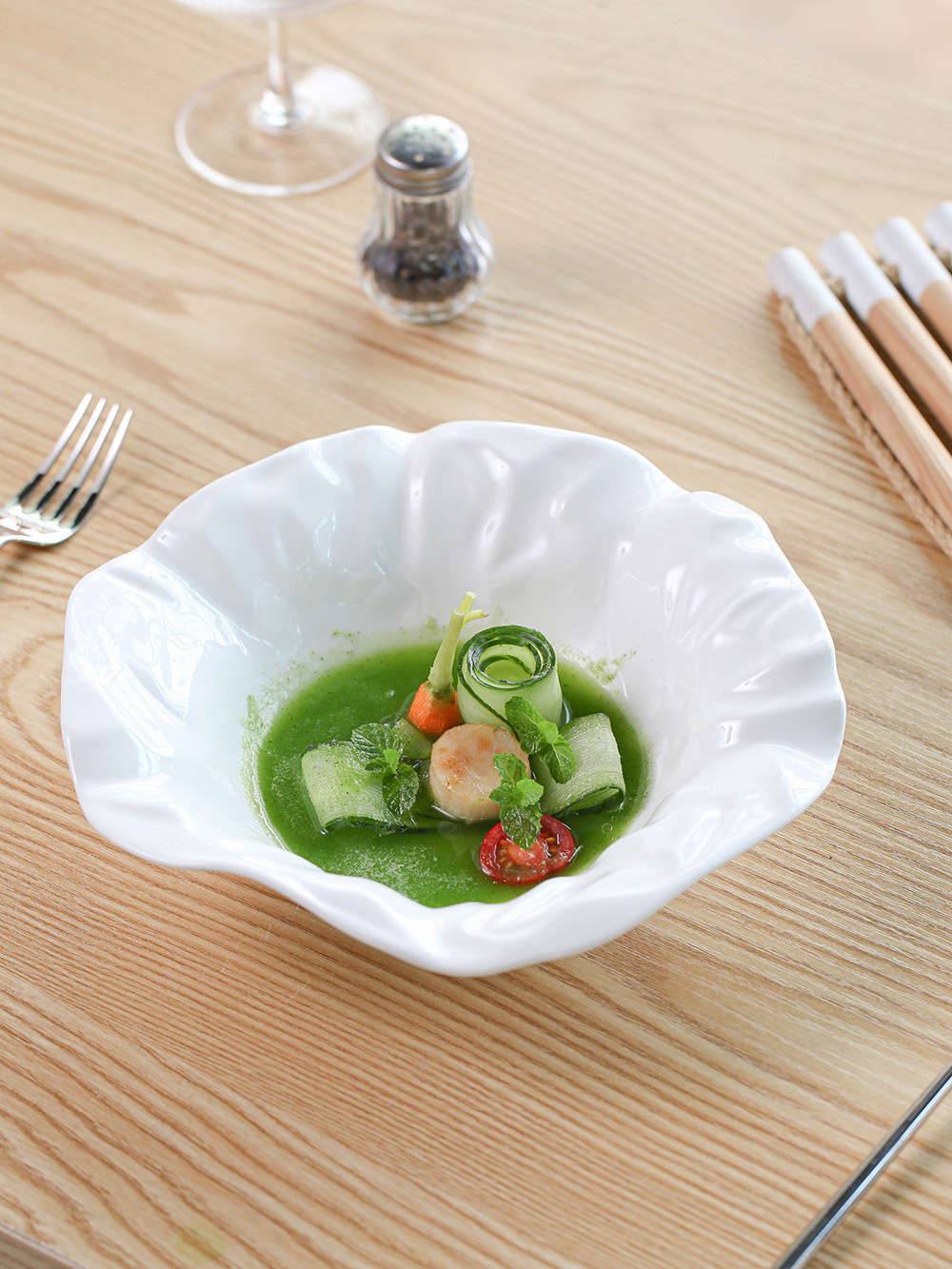 凉菜盘商用异形白色陶瓷褶皱沙拉盘子菜盘酒店饭店专用冷菜盘汤盘