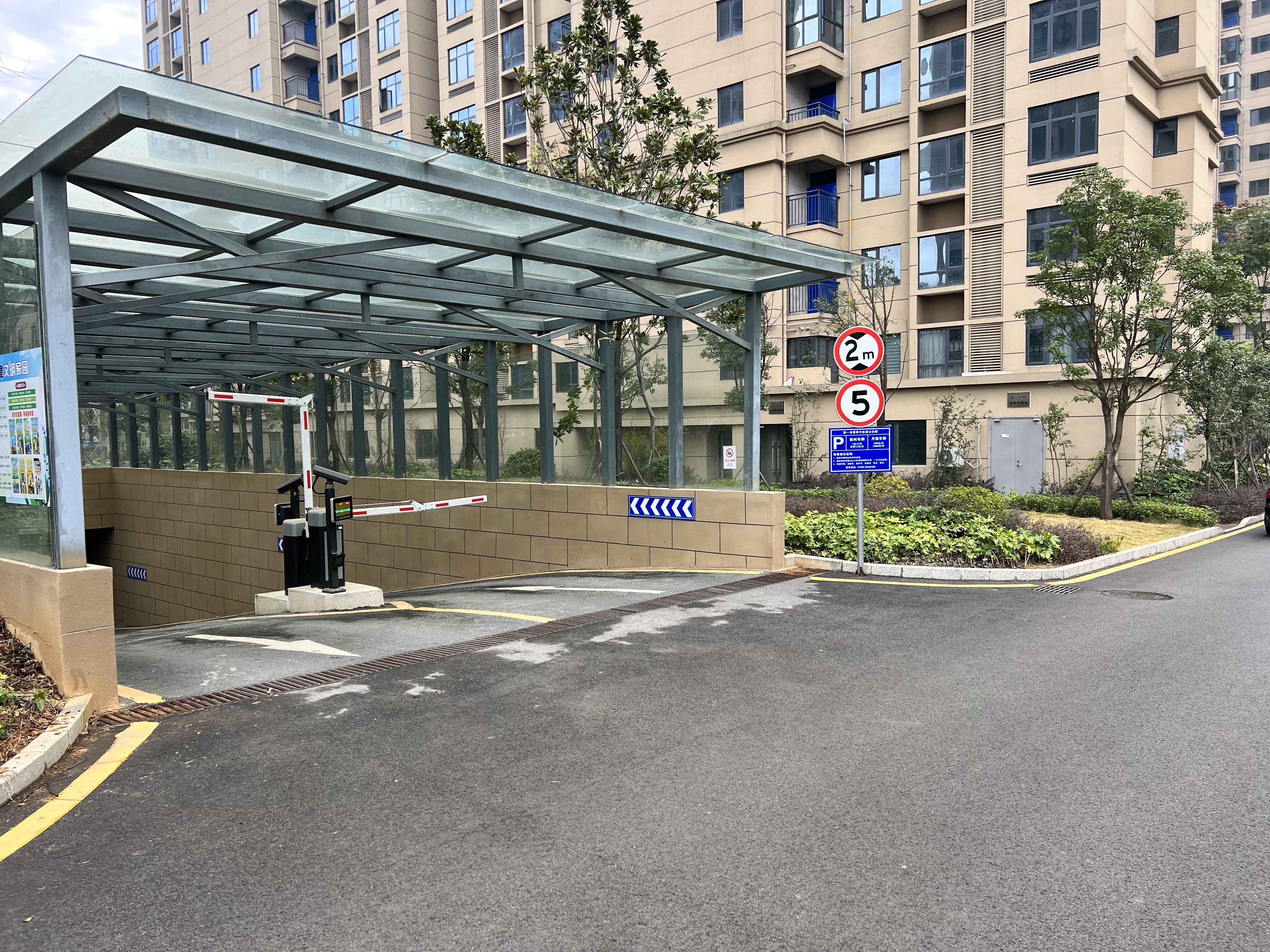 地下车库标志牌地下车库停车场导视标识指示牌交通反光贴箭头警示标志