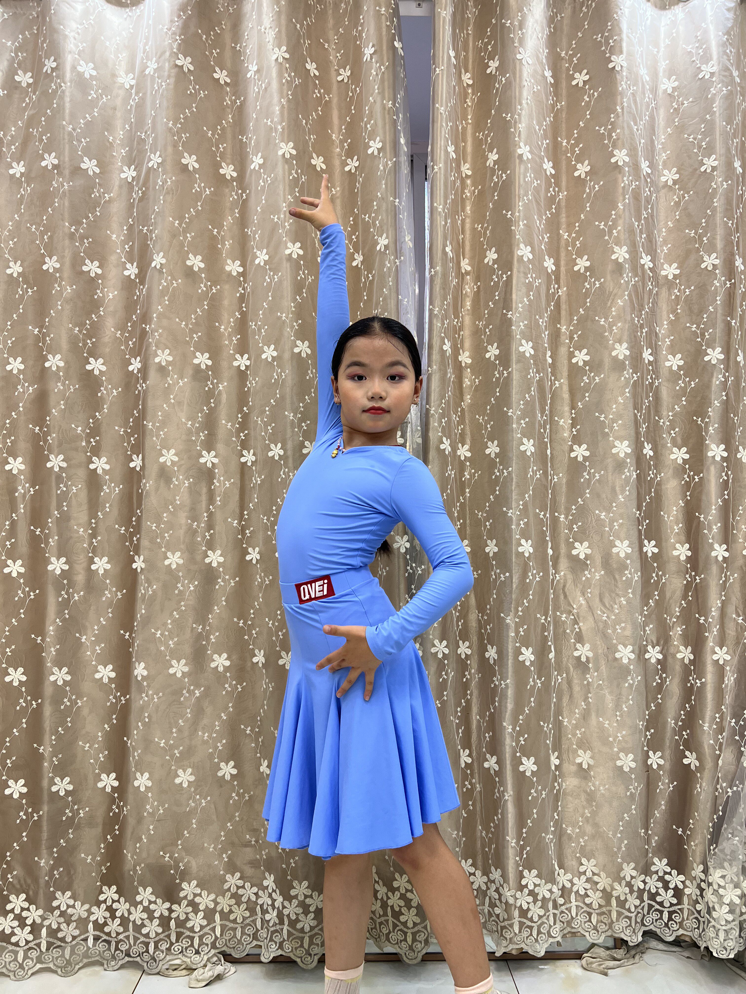 企魅拉丁舞服女童新款专业演出比赛服少儿童标准规定舞蹈赛服套装