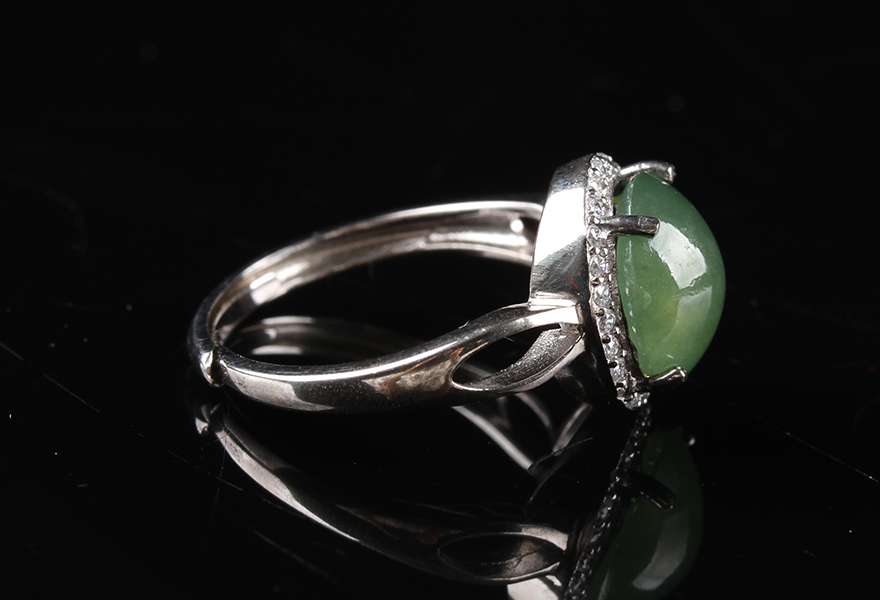 2.97克 翡翠戒指a货s925银戒托 镶钻 高贵大方 圈口可调阿里拍卖