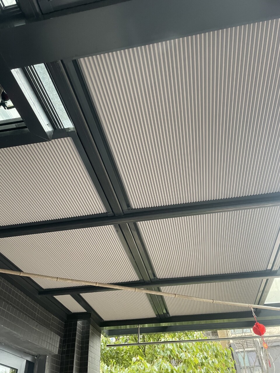 蜂巢帘阳光房专用全遮光电动免打孔遮阳神器内嵌式百叶窗帘天棚帘