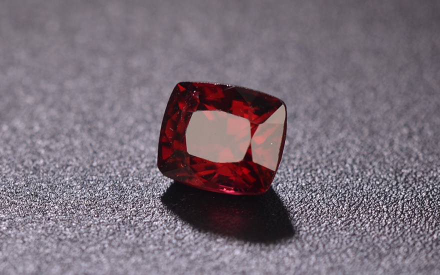 1.20克拉天然褐红尖晶石裸石