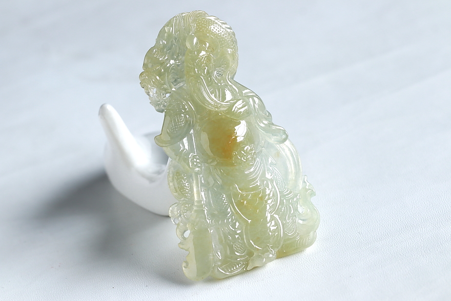 源头好货四会余良宝大师翡翠a货厚实冰种黄翡吊坠关公67.30克拍卖