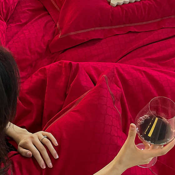 Simple wedding four-piece set 120S long velvet cotton jacquard quilt cover pure cotton whole cotton dowry solid color wedding bedding
Simple wedding four-piece set 120S long velvet cotton jacquard quilt cover pure cotton whole cotton dowry solid color wedding bedding