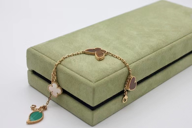 8新]梵克雅宝 vca alhambra系列lucky限量款 18k黄金手链 - 拍卖