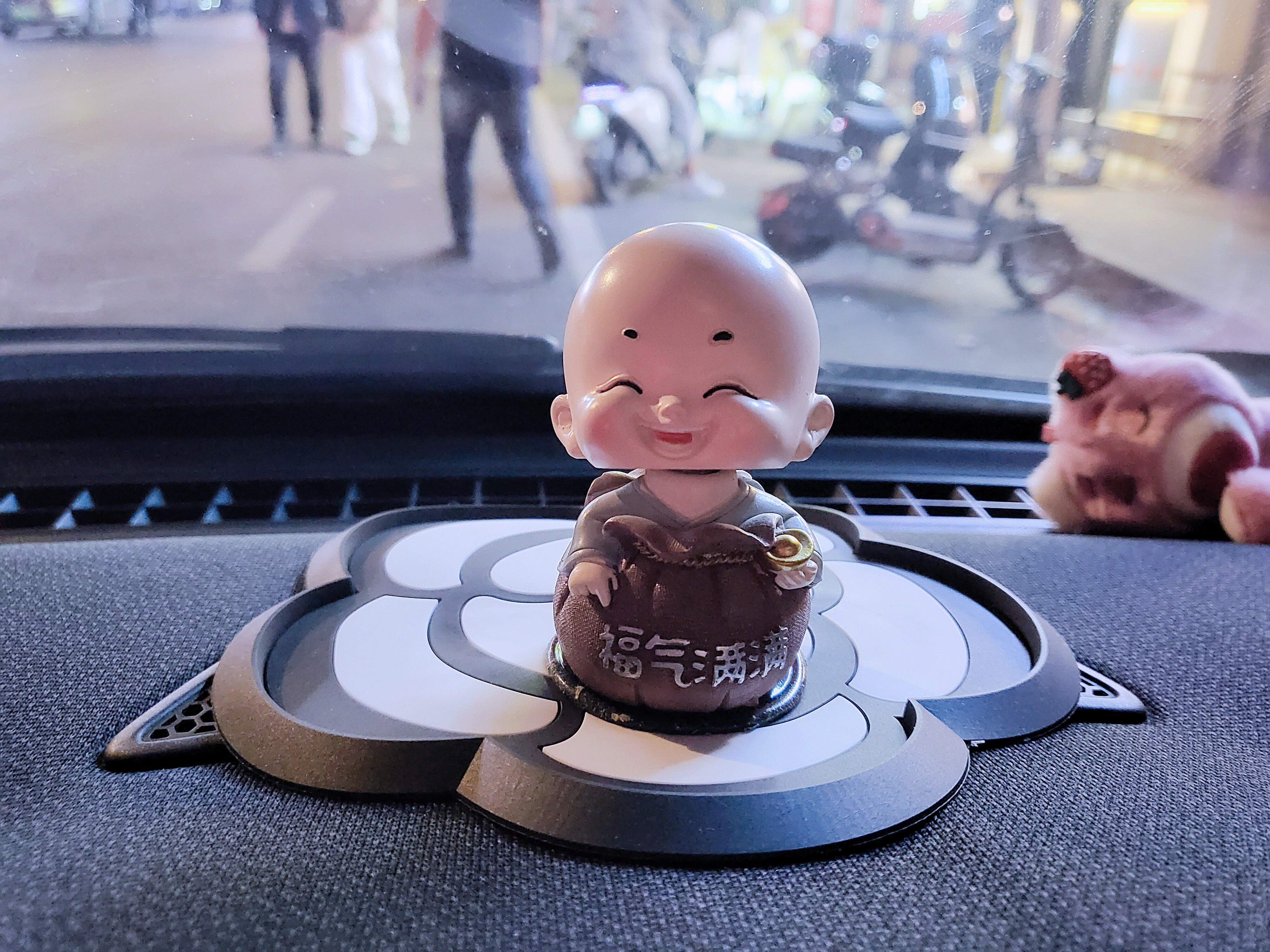 小和尚汽车摆件车载创意可爱车饰品个性高档男女车内装饰用品大全