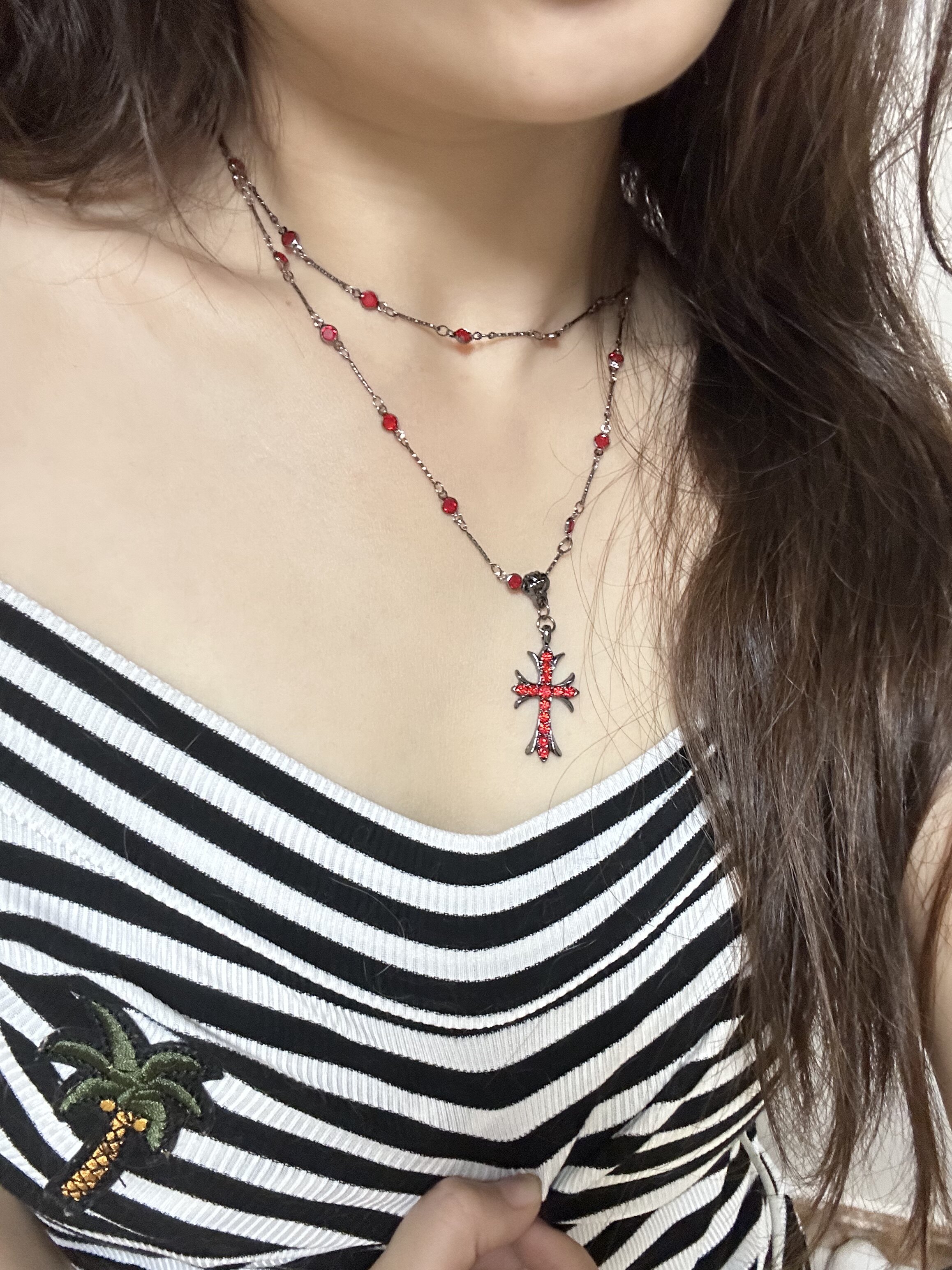 辣妹风红色碎石十字架项链配饰女叠戴颈链高级感轻奢小众锁骨链