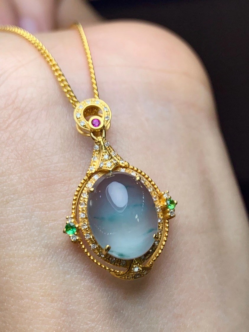 源头好货 18k金伴钻镶嵌天然a货冰种翡翠饱满冰飘花蛋面高端吊坠