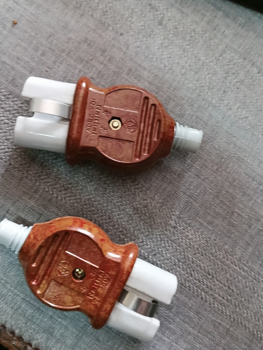 老式二孔电茶壶电熨斗烫衣服熨斗电炉插头2孔8字八字连接电源插头