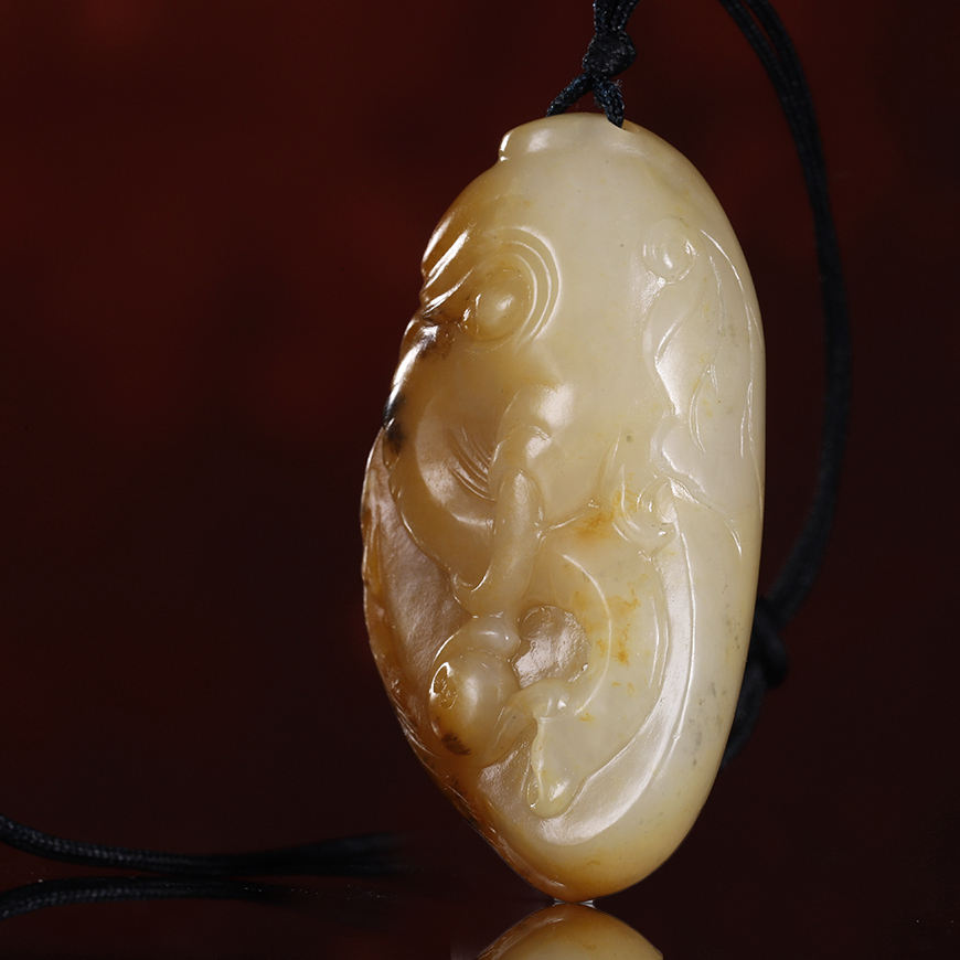 省级玉雕大师任翀作品新疆和田玉黄沁籽料瑞兽太平有象挂件20克g4