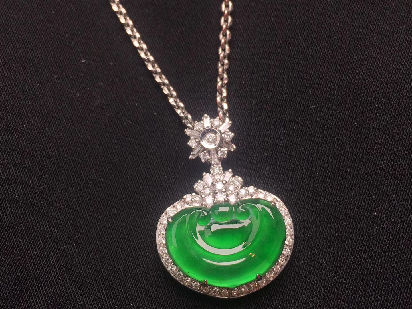 18k金豪华镶嵌正品玉石缅甸纯天然翡翠a货冰种阳绿玉如意吊坠玉坠