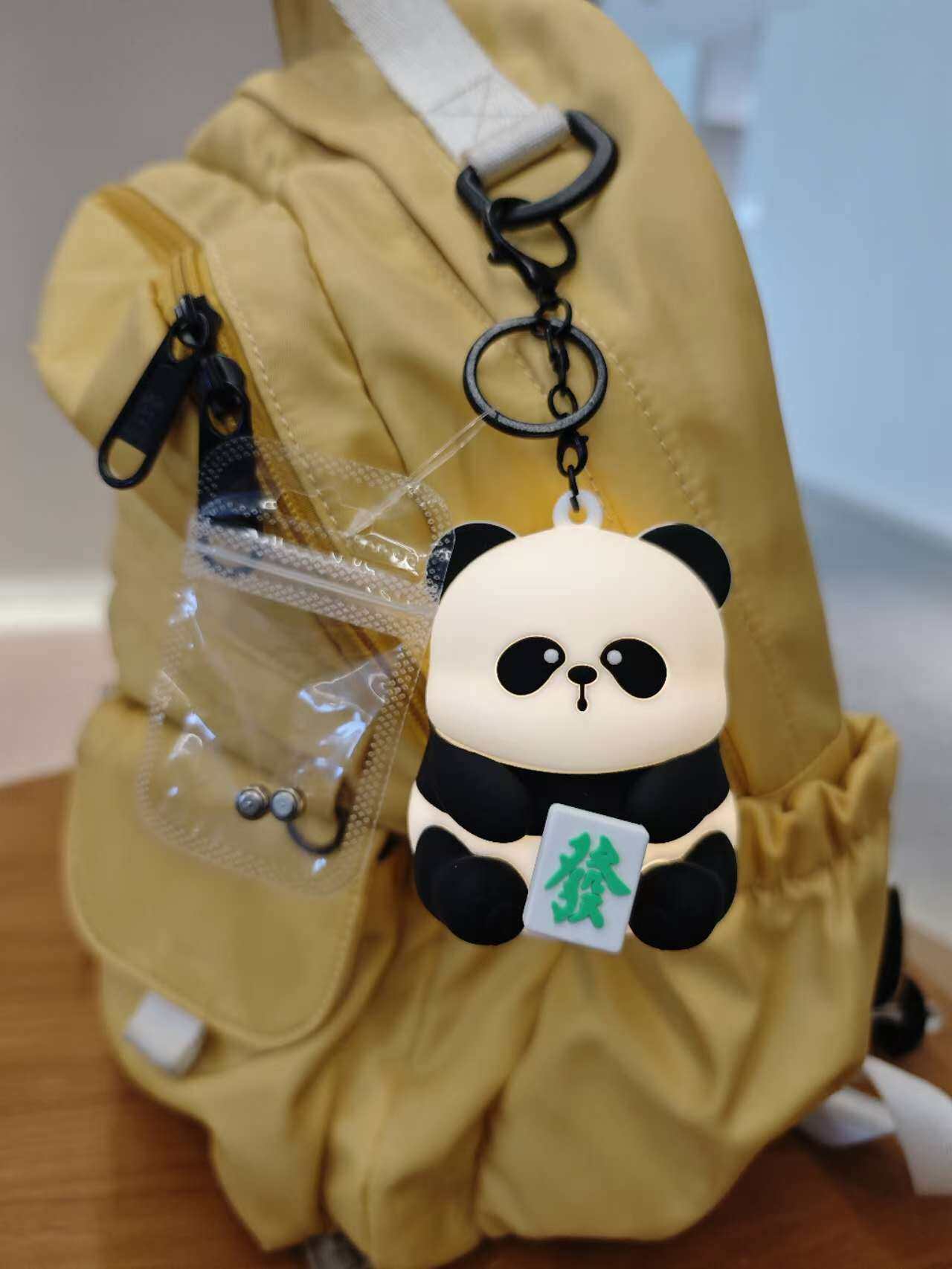 成都熊猫文创纪念招财夜灯可爱钥匙扣2025年新款女书包挂件挂饰链