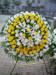 黄色白色大菊花白百合鲜花圈祭奠追悼哀思丧事用花圈上海鲜花速递