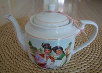 T780 Cultural Revolution Late porcelain: Red buildings female figure big teapot set aside for a period of time