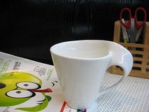 Green Maple Leaf ceramic pure white curved handle Cup Cup Cup Tea Cup coffee cup