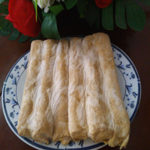 湖北广水特产新鲜霉千张卷臭千张卷霉千卷臭筒