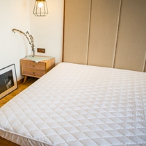 Mattress cover Mattress protective pad Non-slip Simmons Padded Bed Sheet 1 8m protective cover cover 1 5m thin mattress