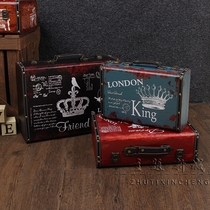 Old-style vintage suitcases Wooden Boxes of Wooden Boxes Coffee Shop Clothing Shop Windows Showcase of photographic props Decorative Hem