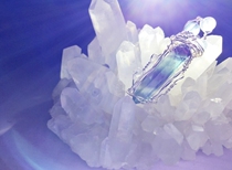 (back to that time No 228)JO's winding art dragon needle pendant solitary product