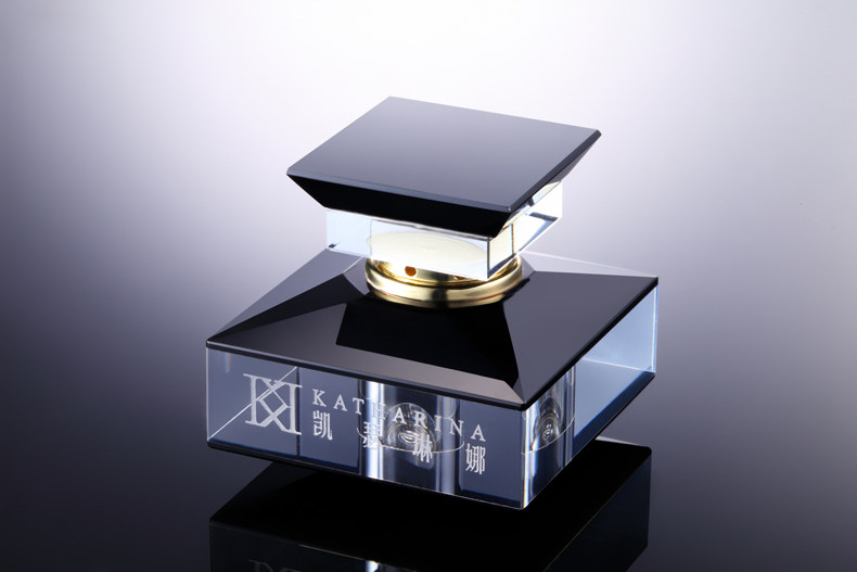 凯瑟琳娜汽车香水座式香水车用车载香水瓶车内饰品摆件除异味男女