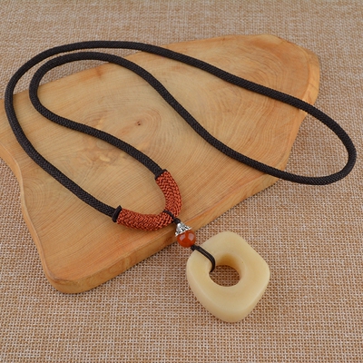 复古牦牛骨吊坠民族风时尚配饰辟邪项链饰品中长款情侣简约毛衣链